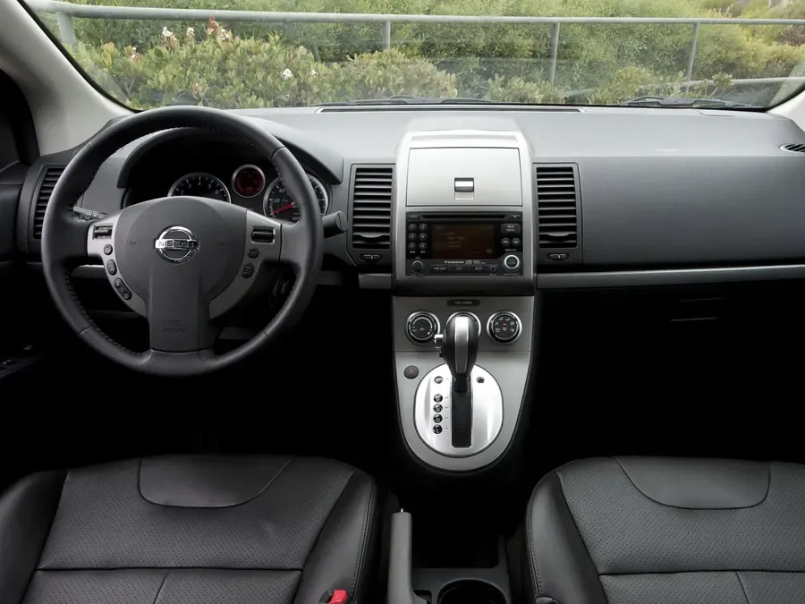 Imagine model: Nissan Sentra 6 (B16) facelift (2010 - 2013)