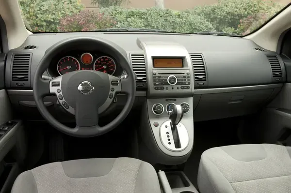 Imagine model: Nissan Sentra 6 (B16) facelift (2010 - 2013)