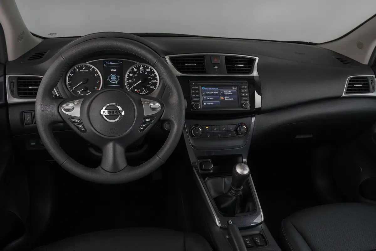 Imagine model: Nissan Sentra 7 (B17) facelift (2016 - 2019)