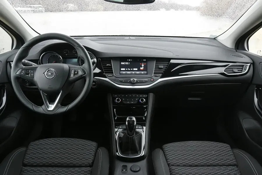 Imagine model: Opel Astra 5 (K) (B16) (2015 - 2019)