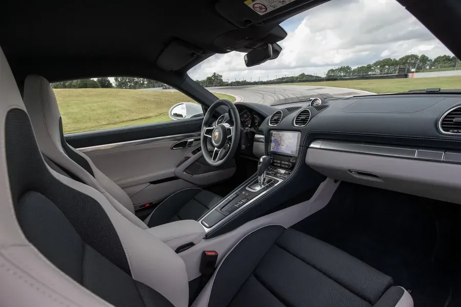 Imagine model: Porsche 718 Cayman 3 (982) (2016 - P)