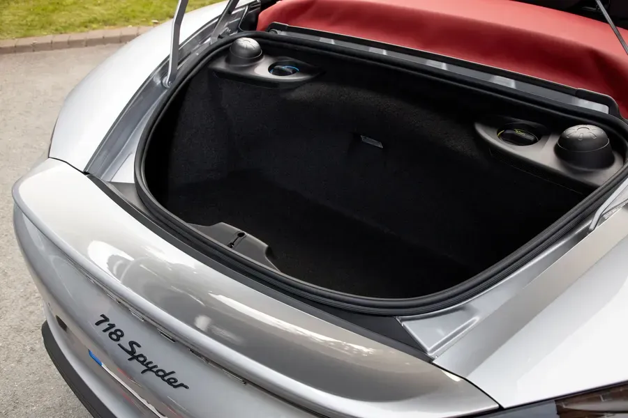 Imagine model: Porsche 718 Spyder 4 (982) (2019 - P)