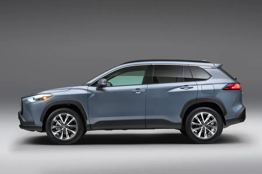 Imagine model: Toyota Corolla Cross 1 (ZVG1_ ZSG1_ MXGH1_ MXGA1_) (2020 - 2025)