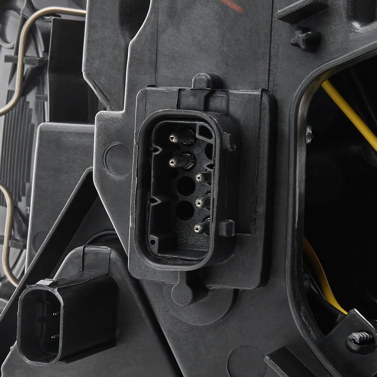 Imagine produs: Far dreapta pentru BMW X3 E83 H7/H7 alb TYC (20-0535-15-2)